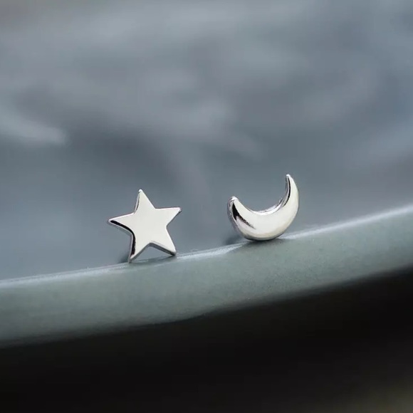 925 Silver Moon and Star Stud Earrings - Picture 1 of 6